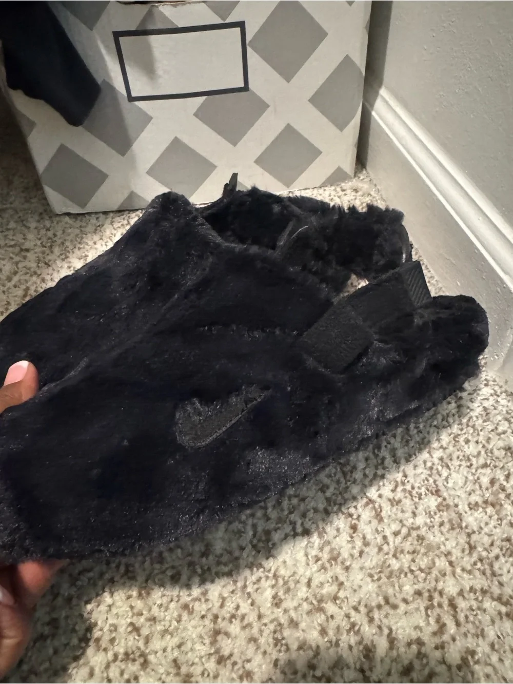Nike “calm” fuzzy slip on - Picture 5 of 7